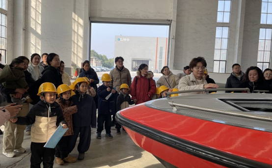 华一船舶举办“童趣探眼船厂”活动